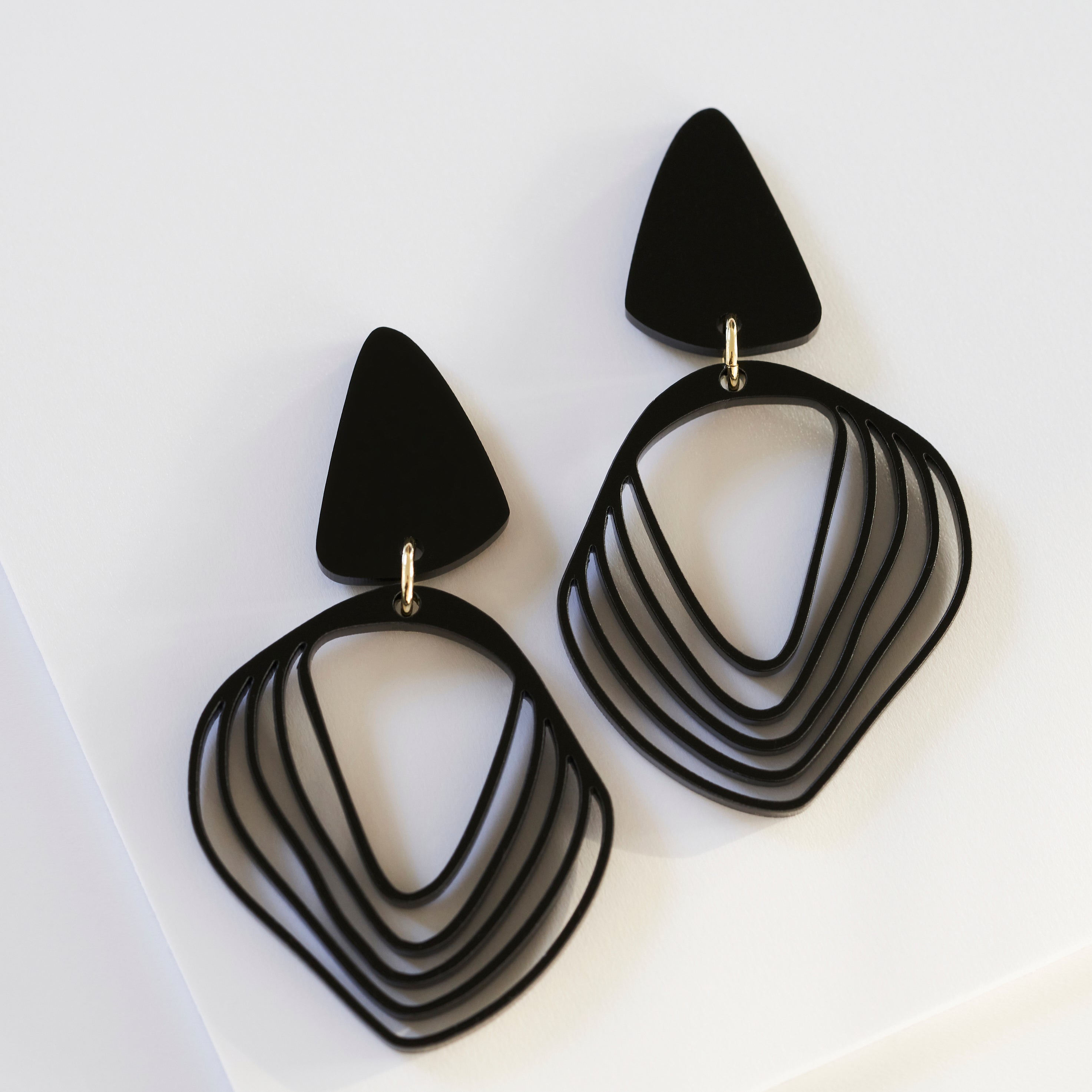 Anikó - black-Veronica Antonucci-Veronica Antonucci-nachhaltige-statement-ohrringe-schweiz
