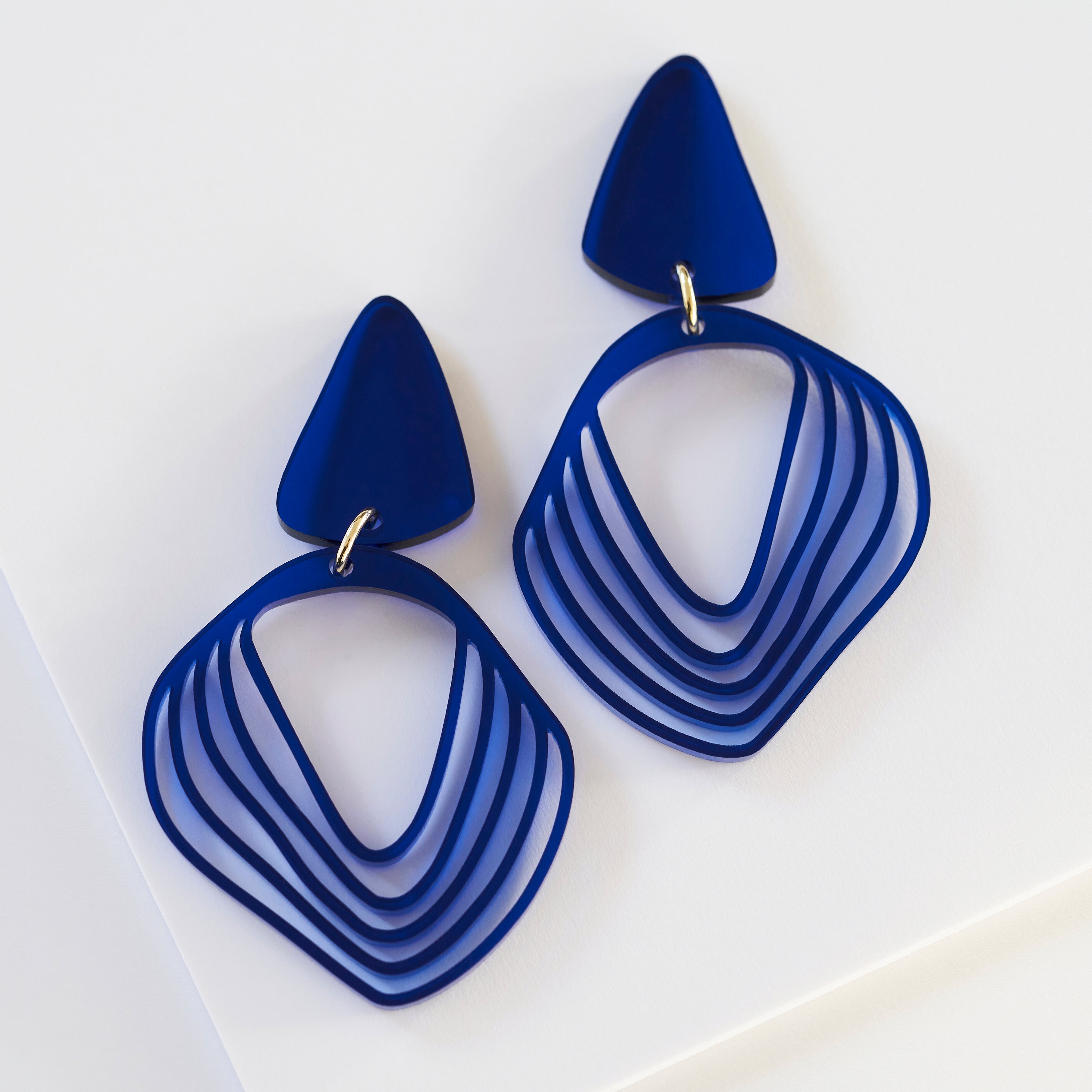 Anikó - dark blue-Veronica Antonucci-Veronica Antonucci-nachhaltige-statement-ohrringe-schweiz