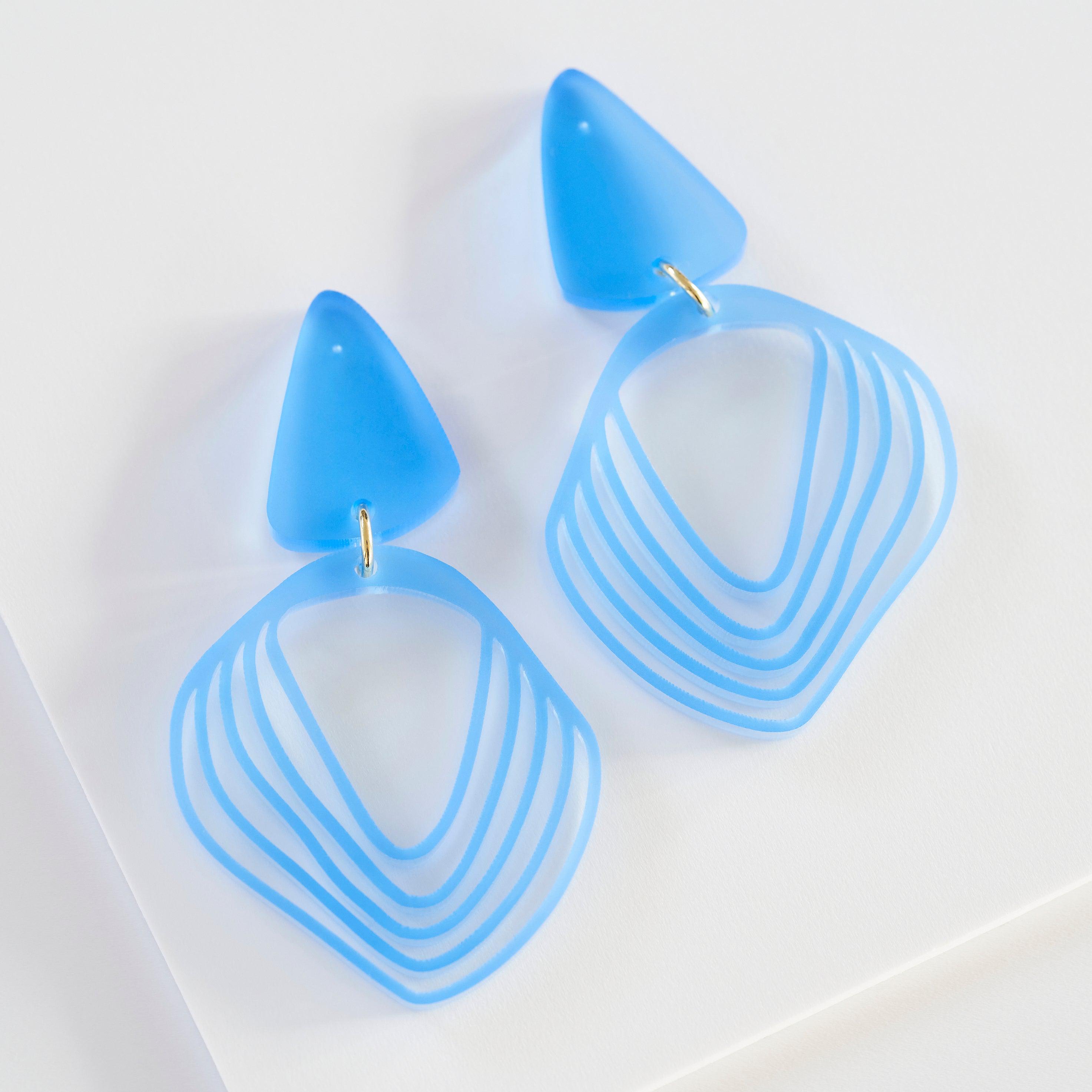 Anikó - frosted sky blue-Veronica Antonucci-Veronica Antonucci-nachhaltige-statement-ohrringe-schweiz