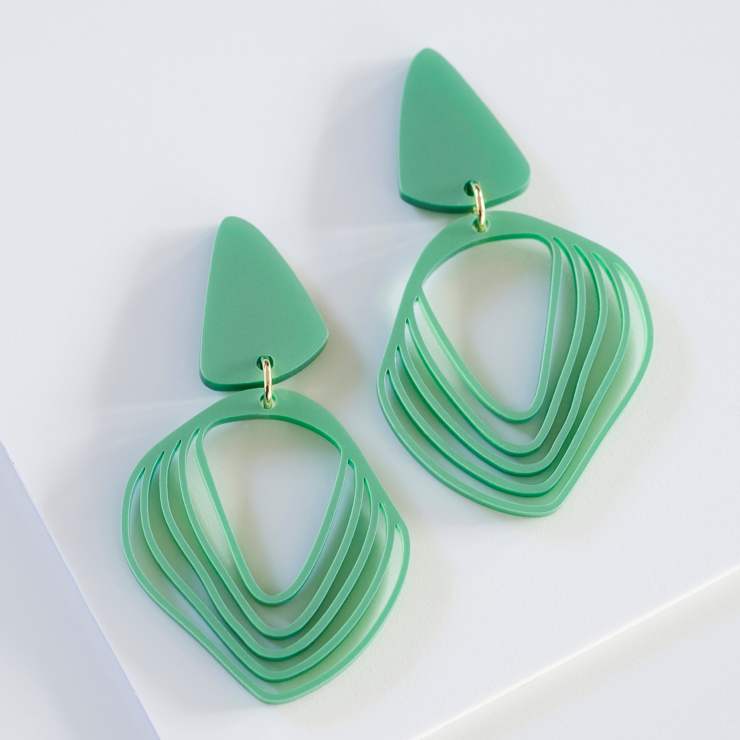 Anikó - pearly green-Veronica Antonucci-Veronica Antonucci-nachhaltige-statement-ohrringe-schweiz