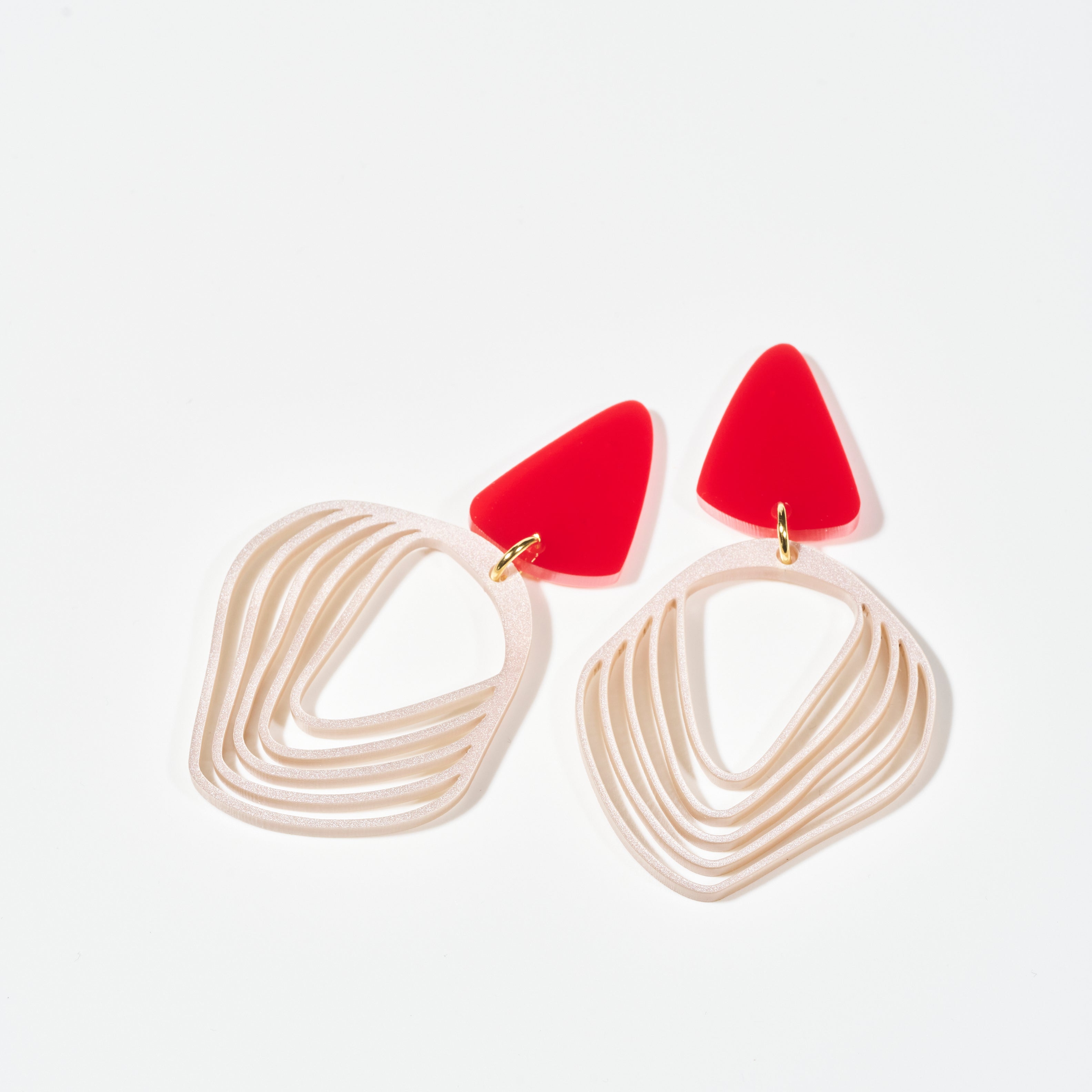 Anikó - pearly rose & deep red-Veronica Antonucci-Veronica Antonucci-nachhaltige-statement-ohrringe-schweiz