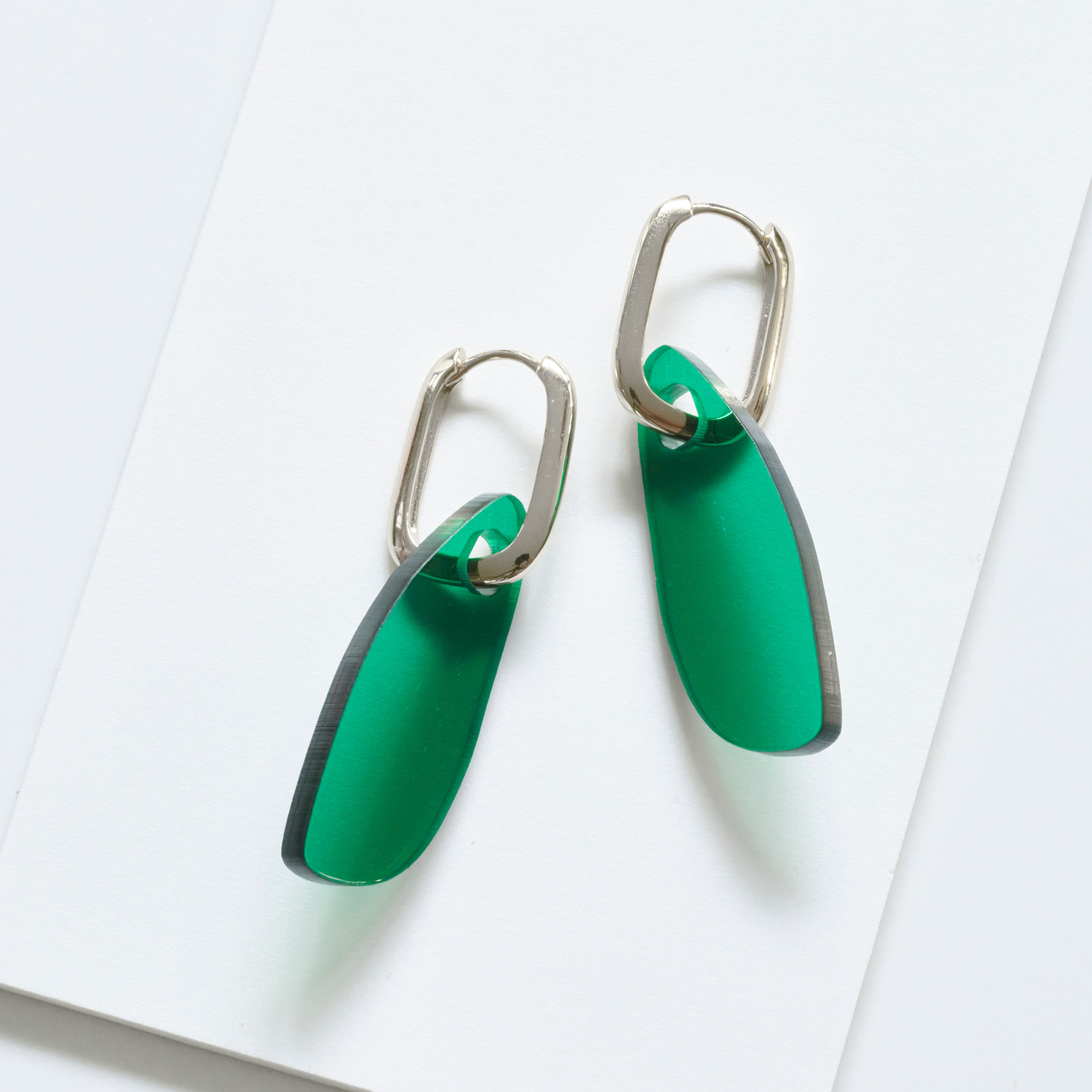 Eva - dark green-acrylic glass-Veronica Antonucci-Silber Kreole-Veronica Antonucci-nachhaltige-statement-ohrringe-schweiz