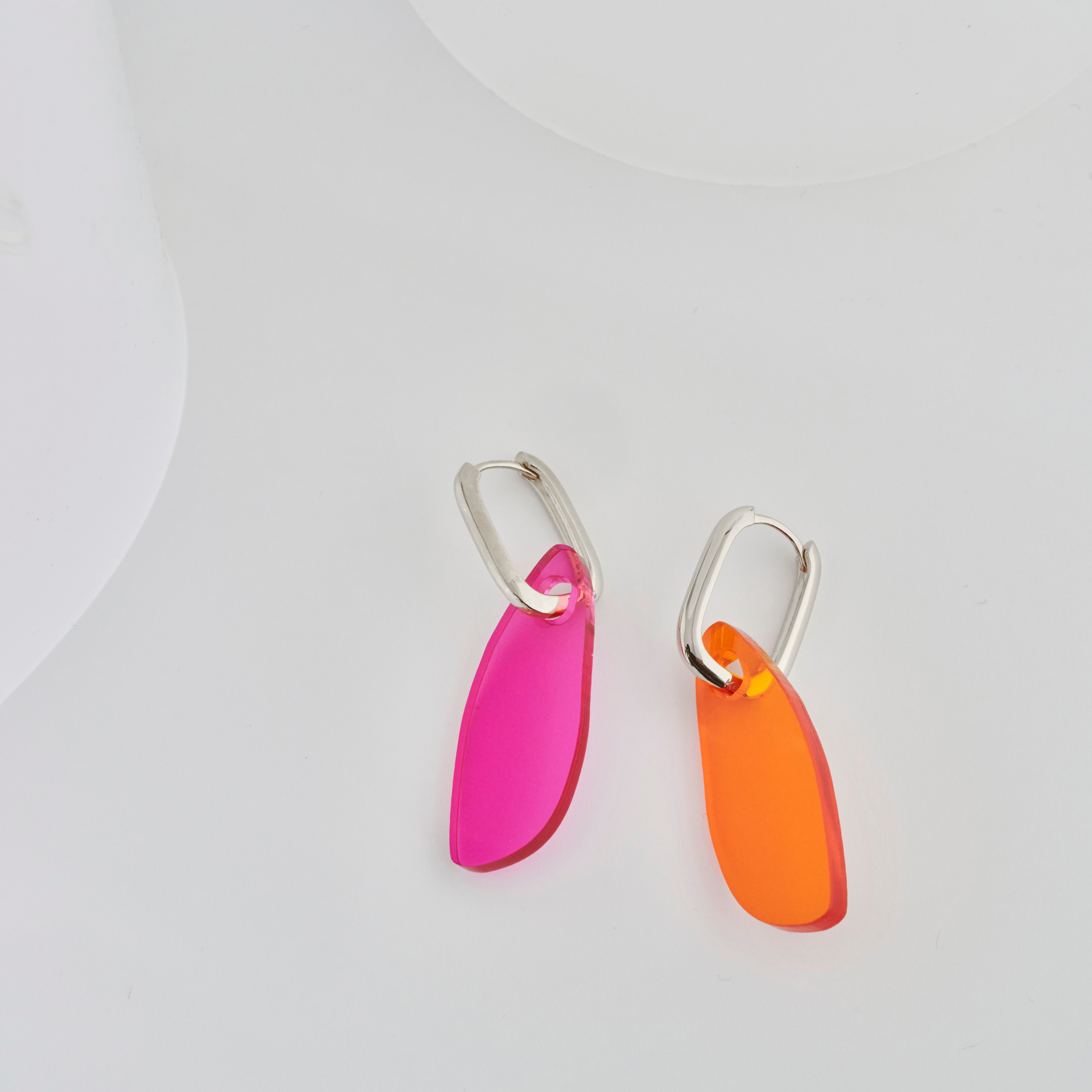 Eva - mix orange and pink-acrylic glass-Veronica Antonucci-Silber Kreole-Veronica Antonucci-nachhaltige-statement-ohrringe-schweiz