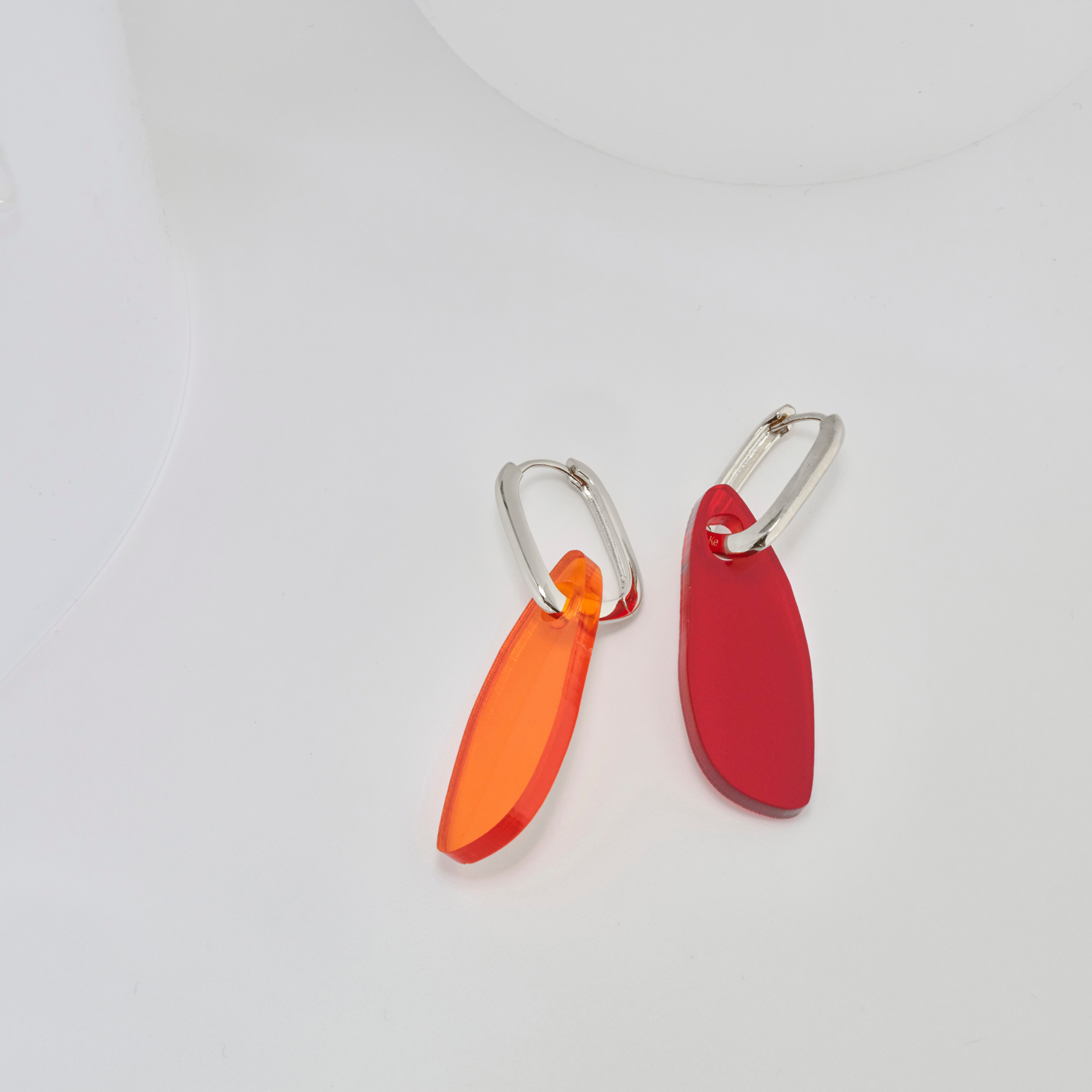 Eva - mix orange and red-acrylic glass-Veronica Antonucci-Silber Kreole-Veronica Antonucci-nachhaltige-statement-ohrringe-schweiz