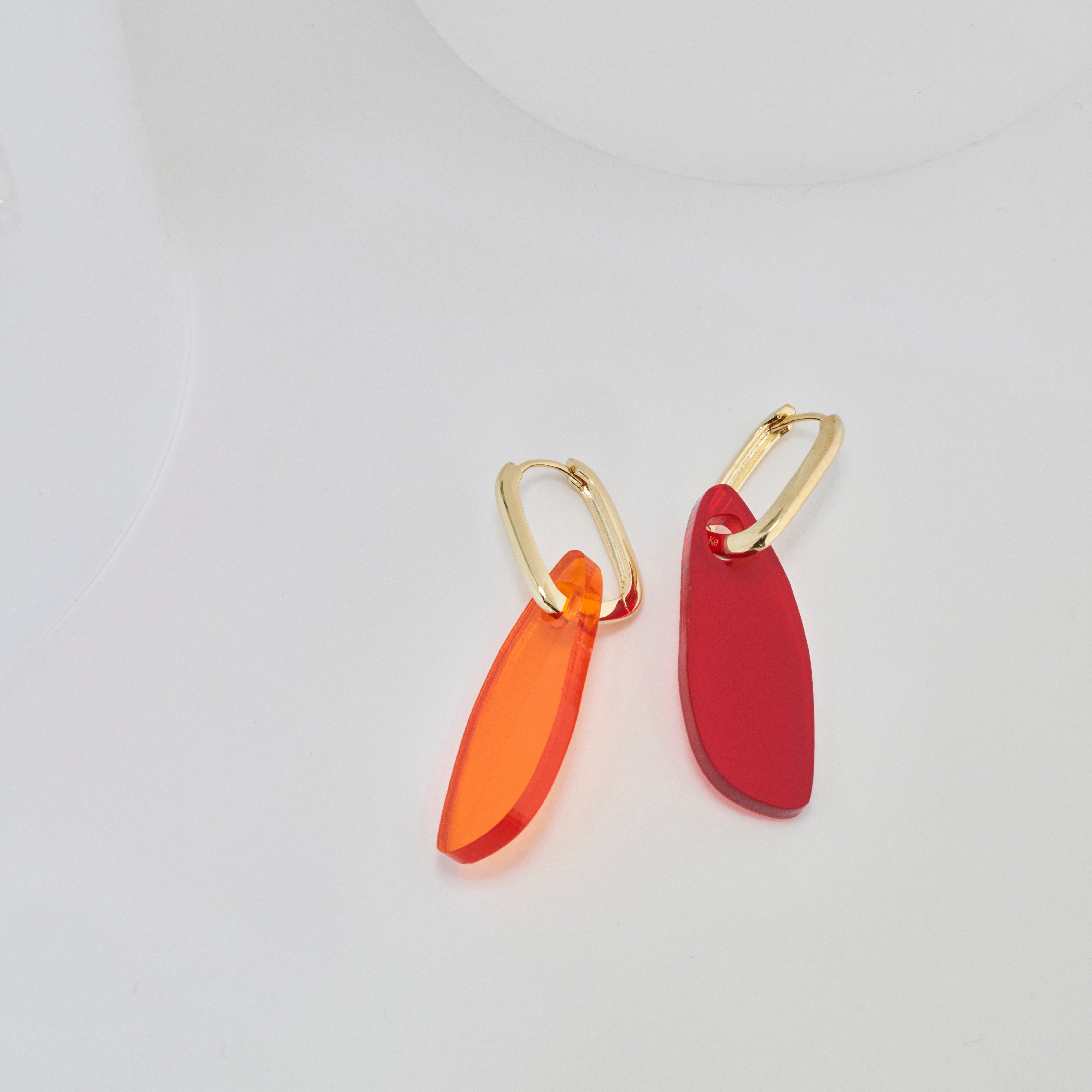 Eva - mix orange and red-acrylic glass-Veronica Antonucci-Vergoldete Kreole-Veronica Antonucci-nachhaltige-statement-ohrringe-schweiz