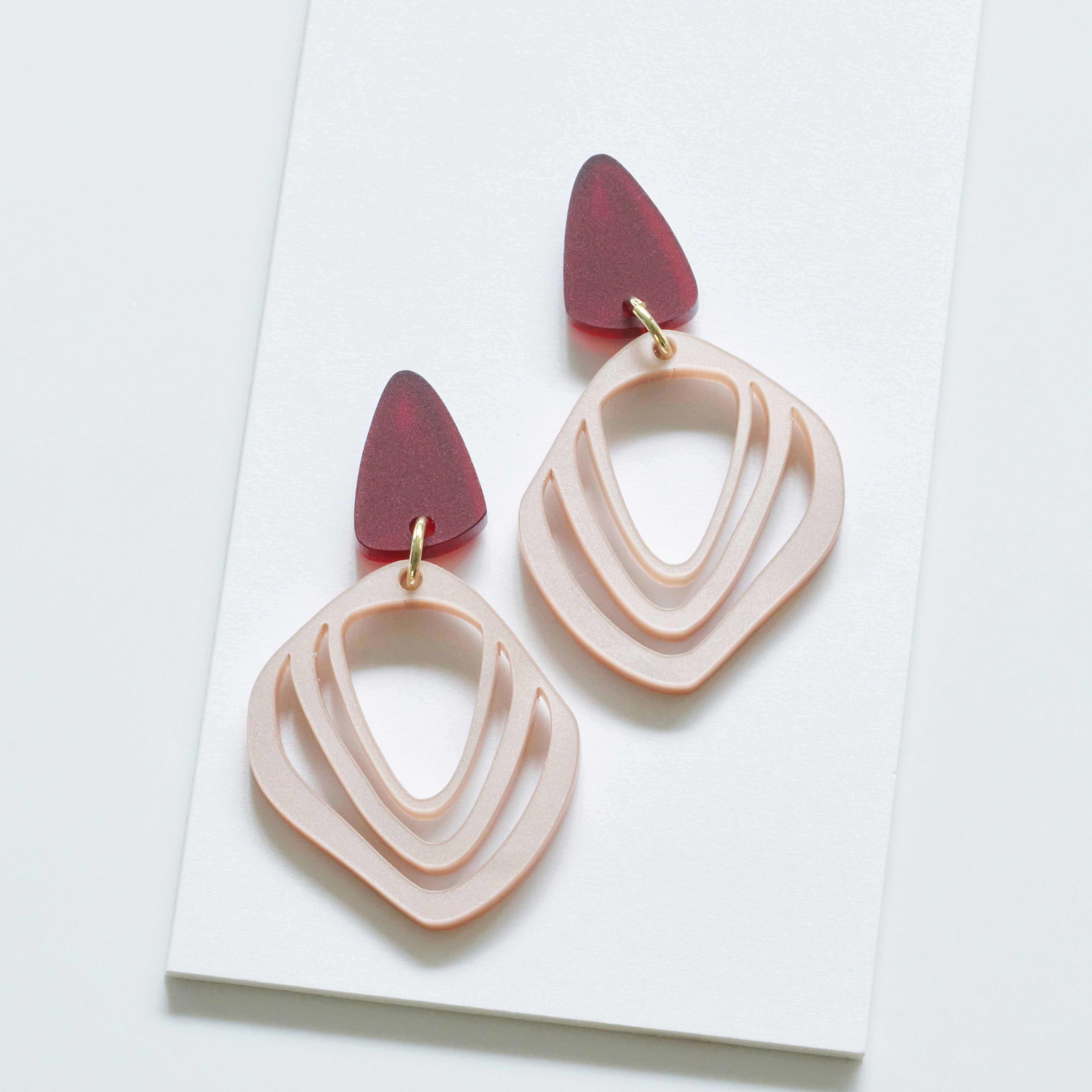 Iluska - pearly rose and frosted burgundy - limited edition-acrylic glass-Veronica Antonucci-Veronica Antonucci-nachhaltige-statement-ohrringe-schweiz