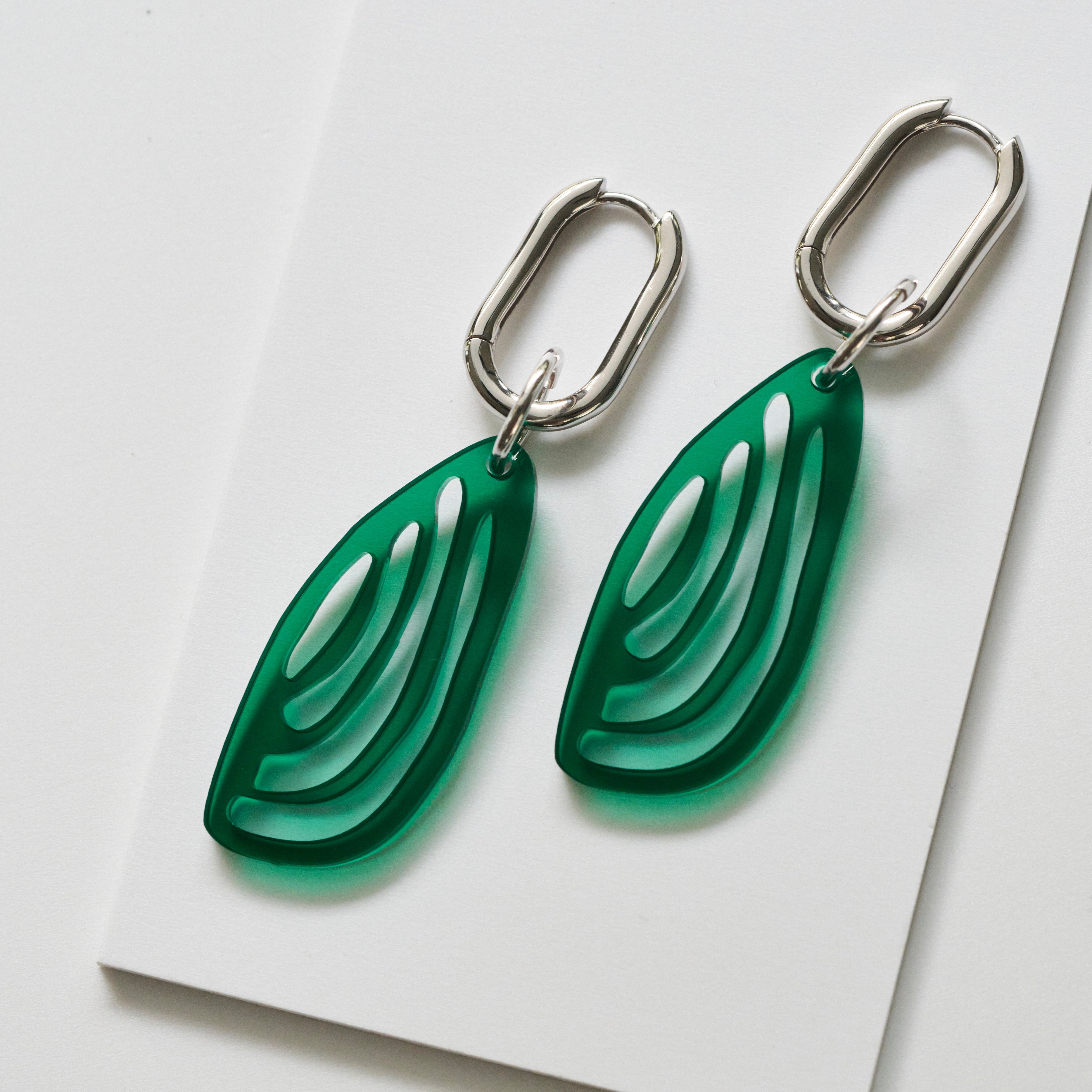 Kiana - dark green-acrylic glass-Veronica Antonucci-Silber Kreole-Veronica Antonucci-nachhaltige-statement-ohrringe-schweiz