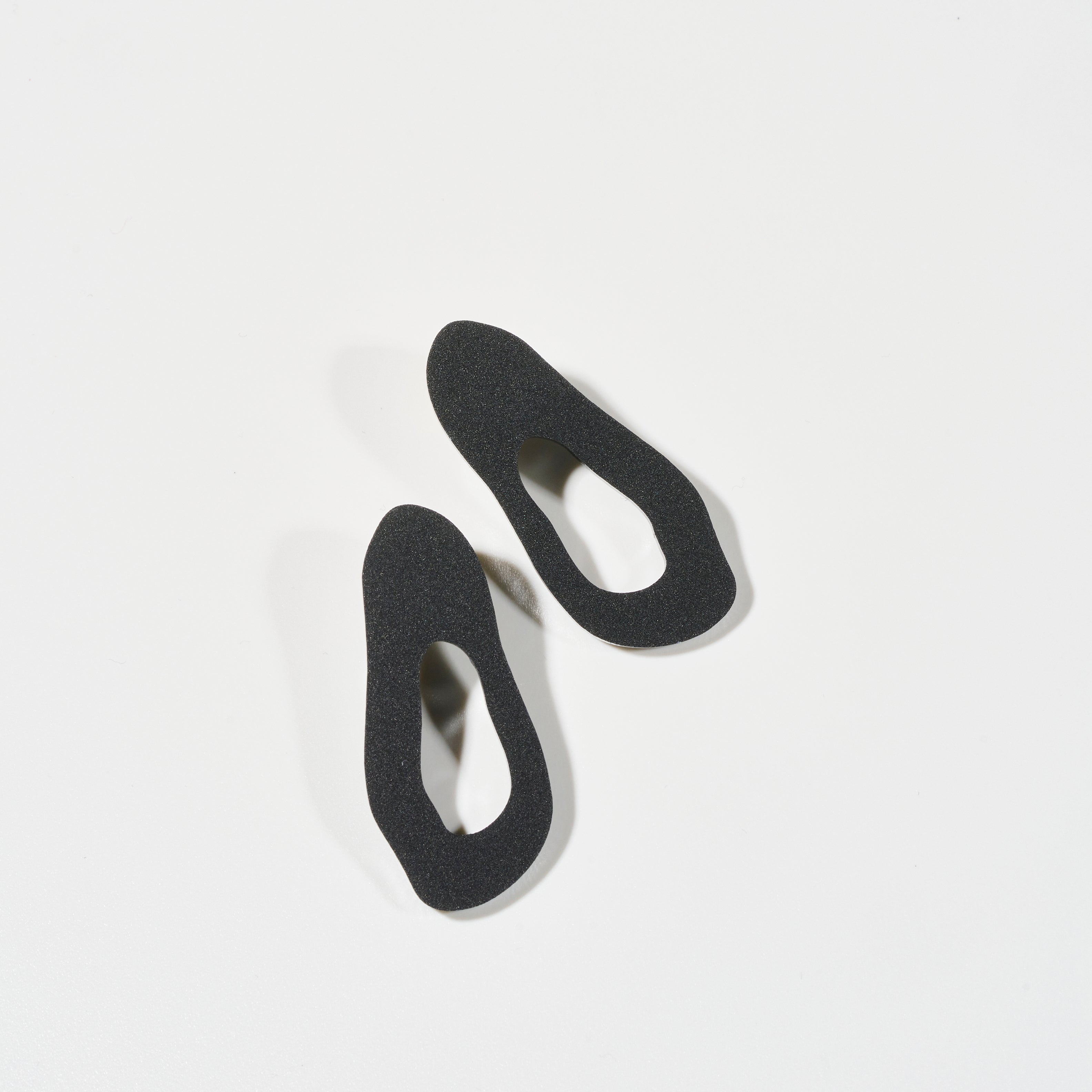 MINT-Veronica Antonucci-frosted black-Veronica Antonucci-nachhaltige-statement-ohrringe-schweiz