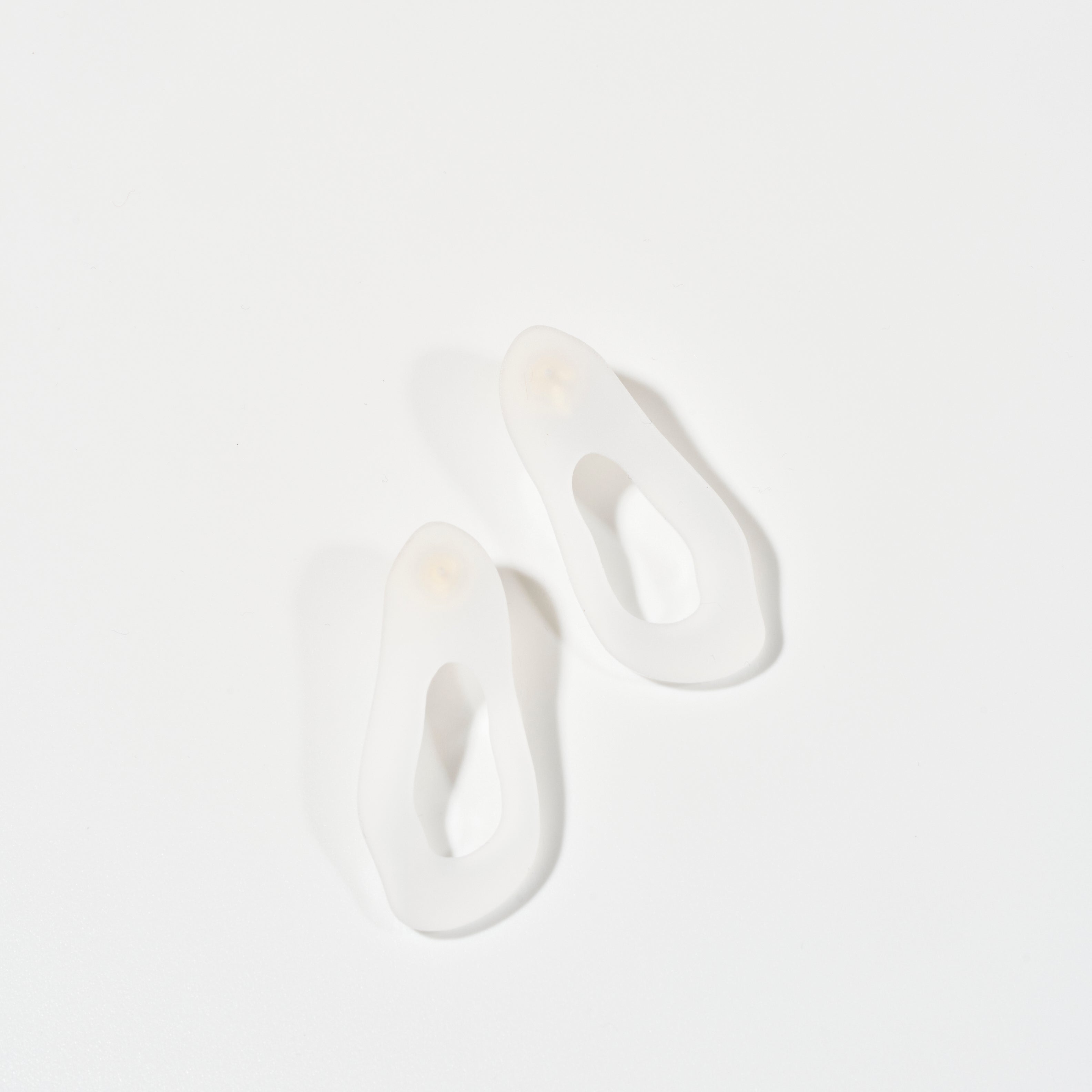 MINT-Veronica Antonucci-frosted white-Veronica Antonucci-nachhaltige-statement-ohrringe-schweiz