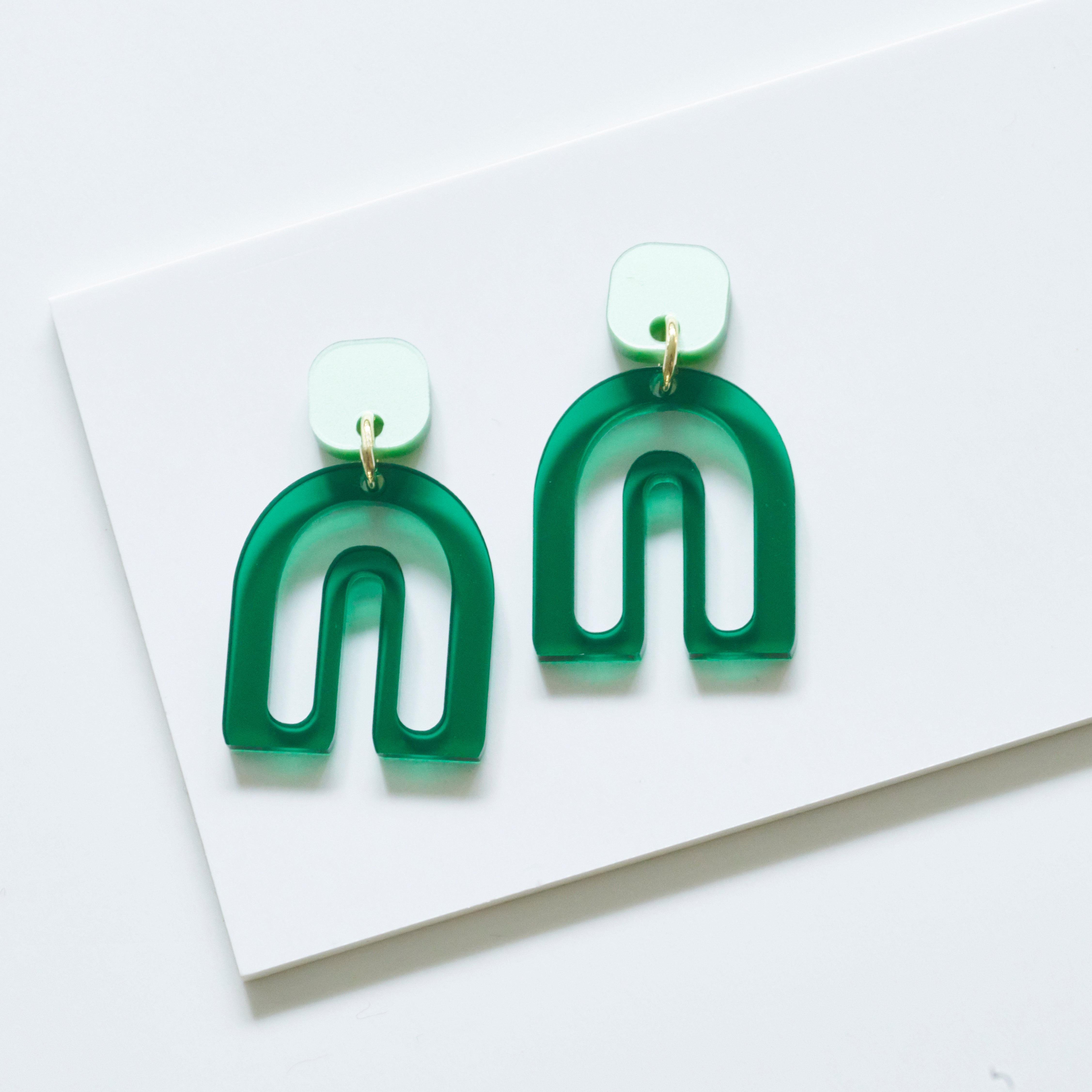 Pika - dark green and pearly green-Veronica Antonucci-Veronica Antonucci-nachhaltige-statement-ohrringe-schweiz