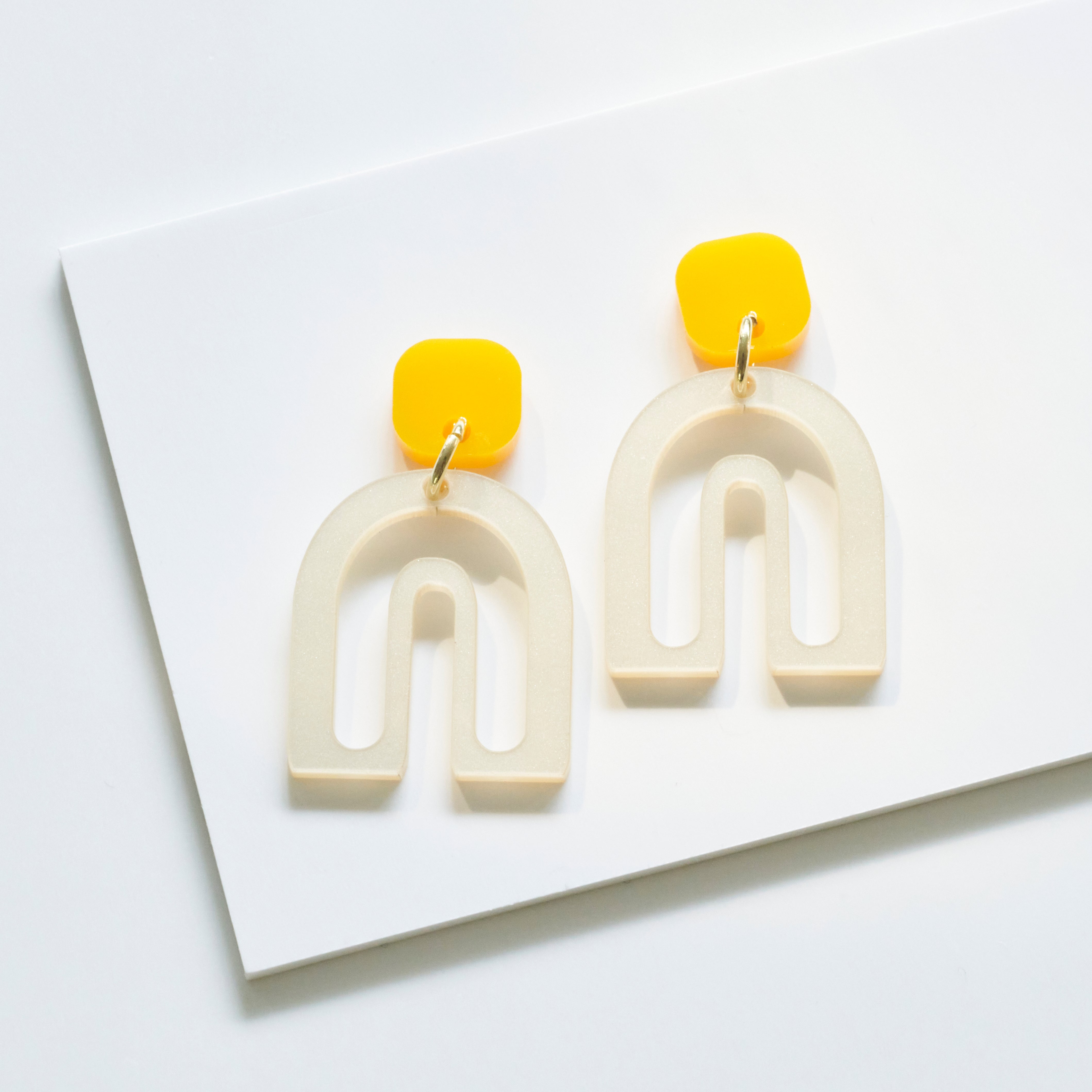 Pika - pearl and lemon-Veronica Antonucci-Veronica Antonucci-nachhaltige-statement-ohrringe-schweiz