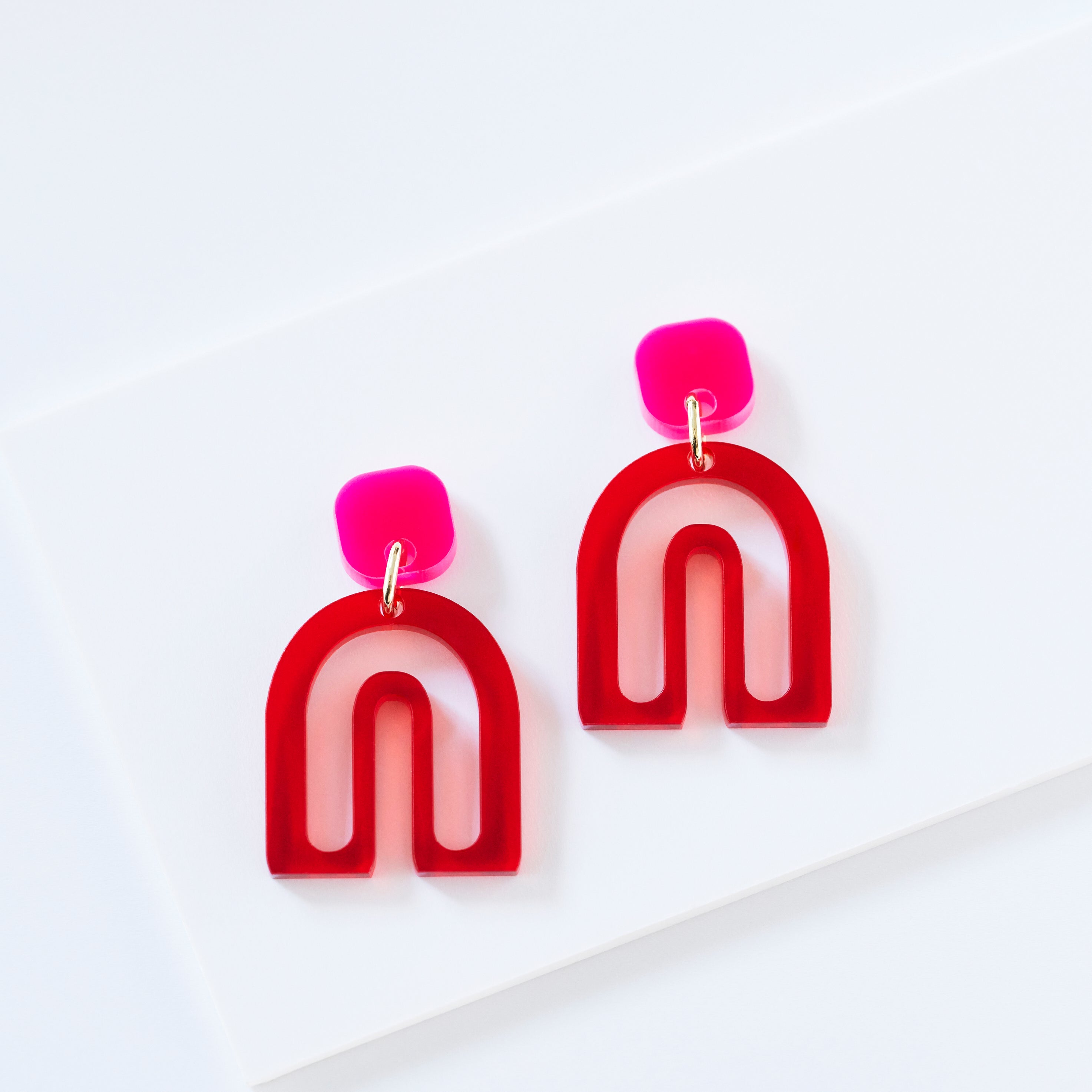 Pika-acrylic glass-Veronica Antonucci-red & magenta-Veronica Antonucci-nachhaltige-statement-ohrringe-schweiz