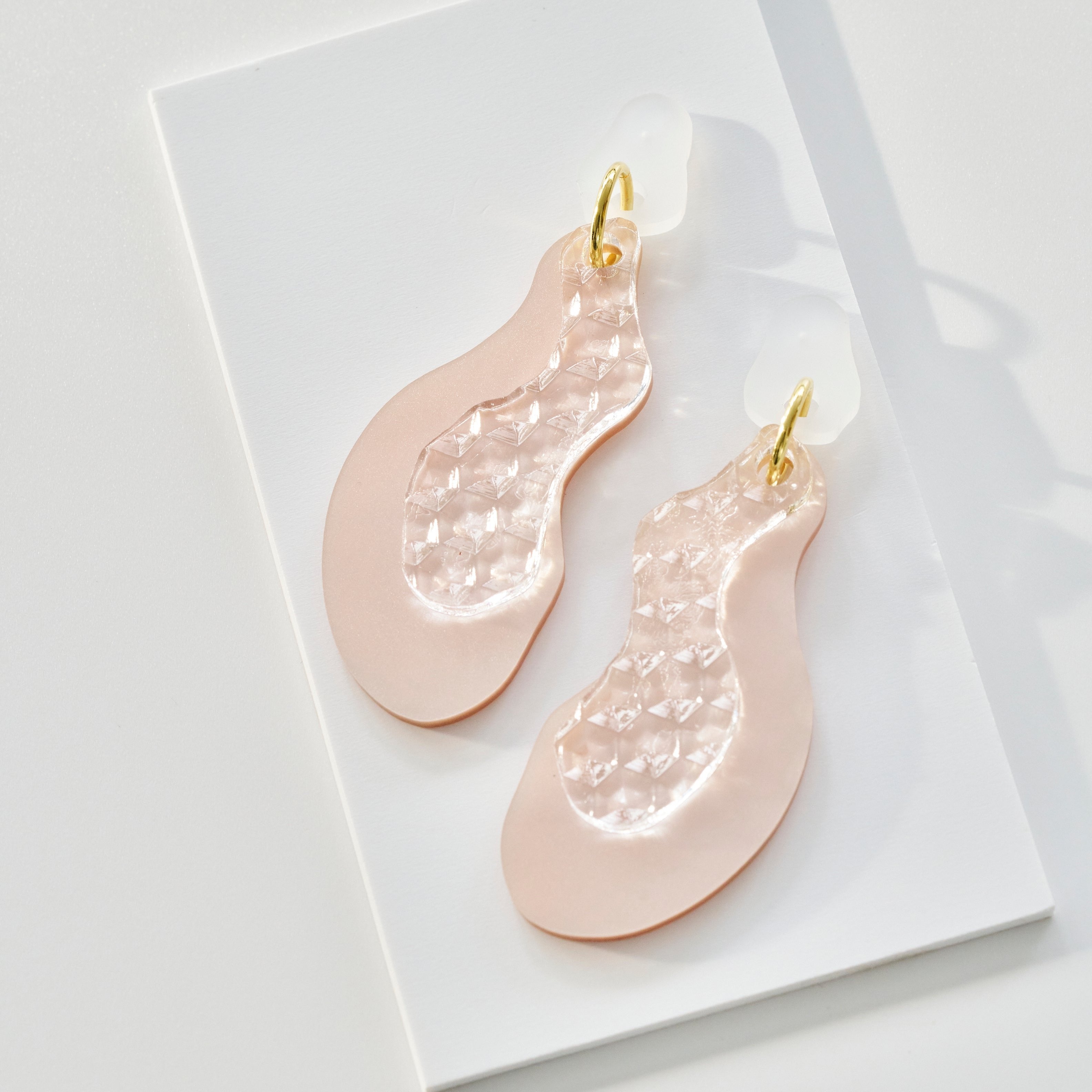 Waterlove-acrylic glass-Veronica Antonucci-pearly rose-Veronica Antonucci-nachhaltige-statement-ohrringe-schweiz