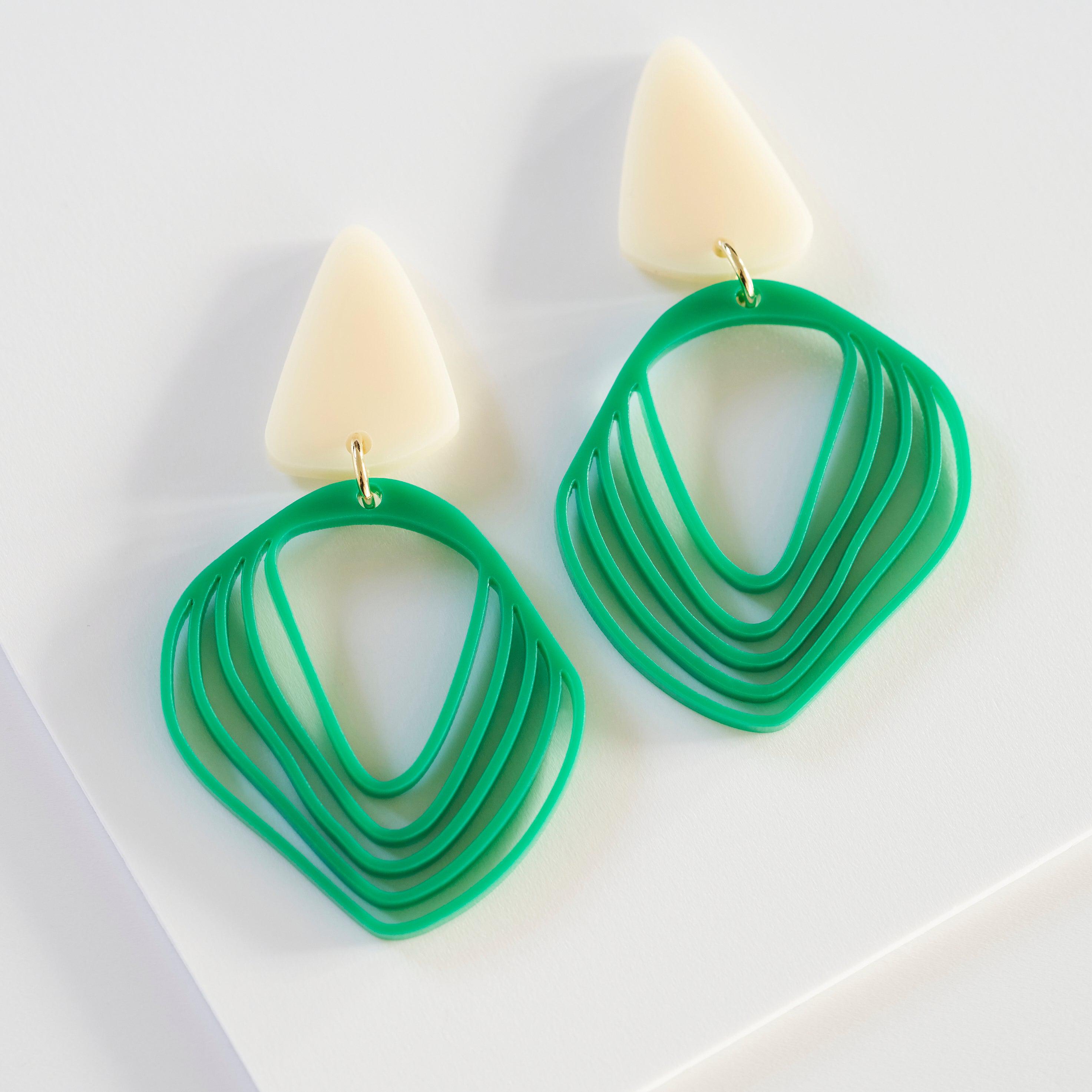 Anikó - grass and cream-Veronica Antonucci-Veronica Antonucci-nachhaltige-statement-ohrringe-schweiz