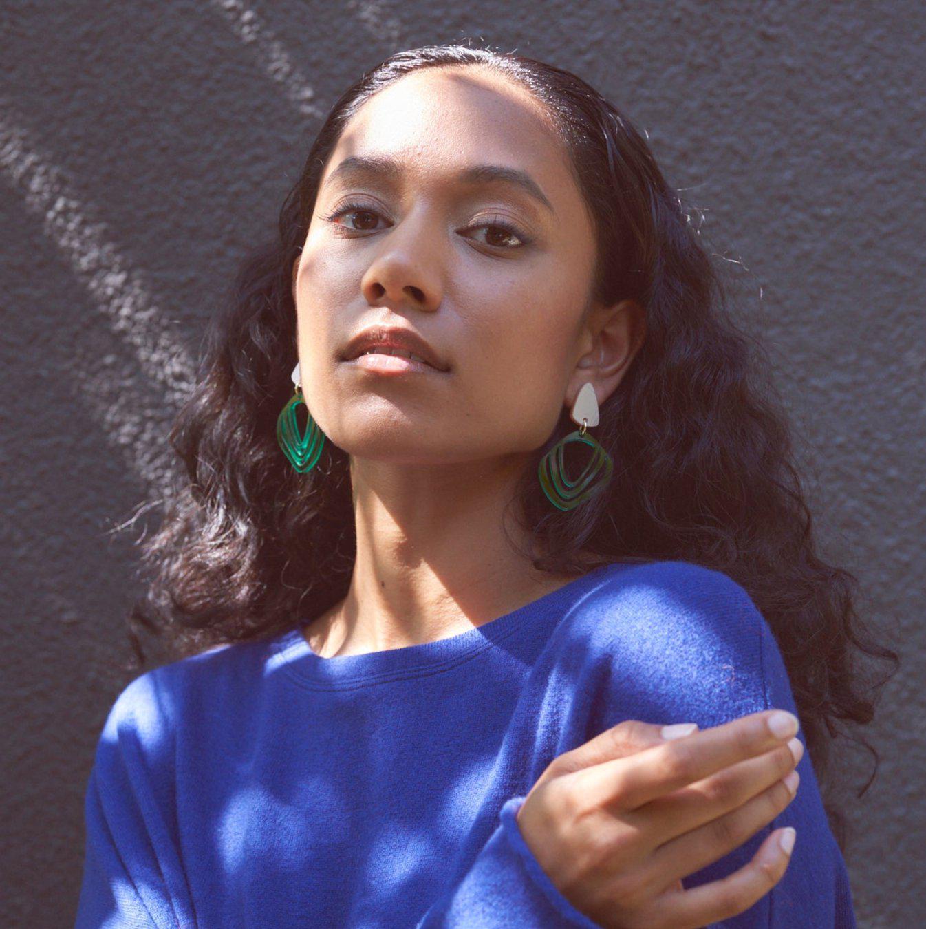 Iluska - dark green and pearly rose-acrylic glass-Veronica Antonucci-Veronica Antonucci-nachhaltige-statement-ohrringe-schweiz