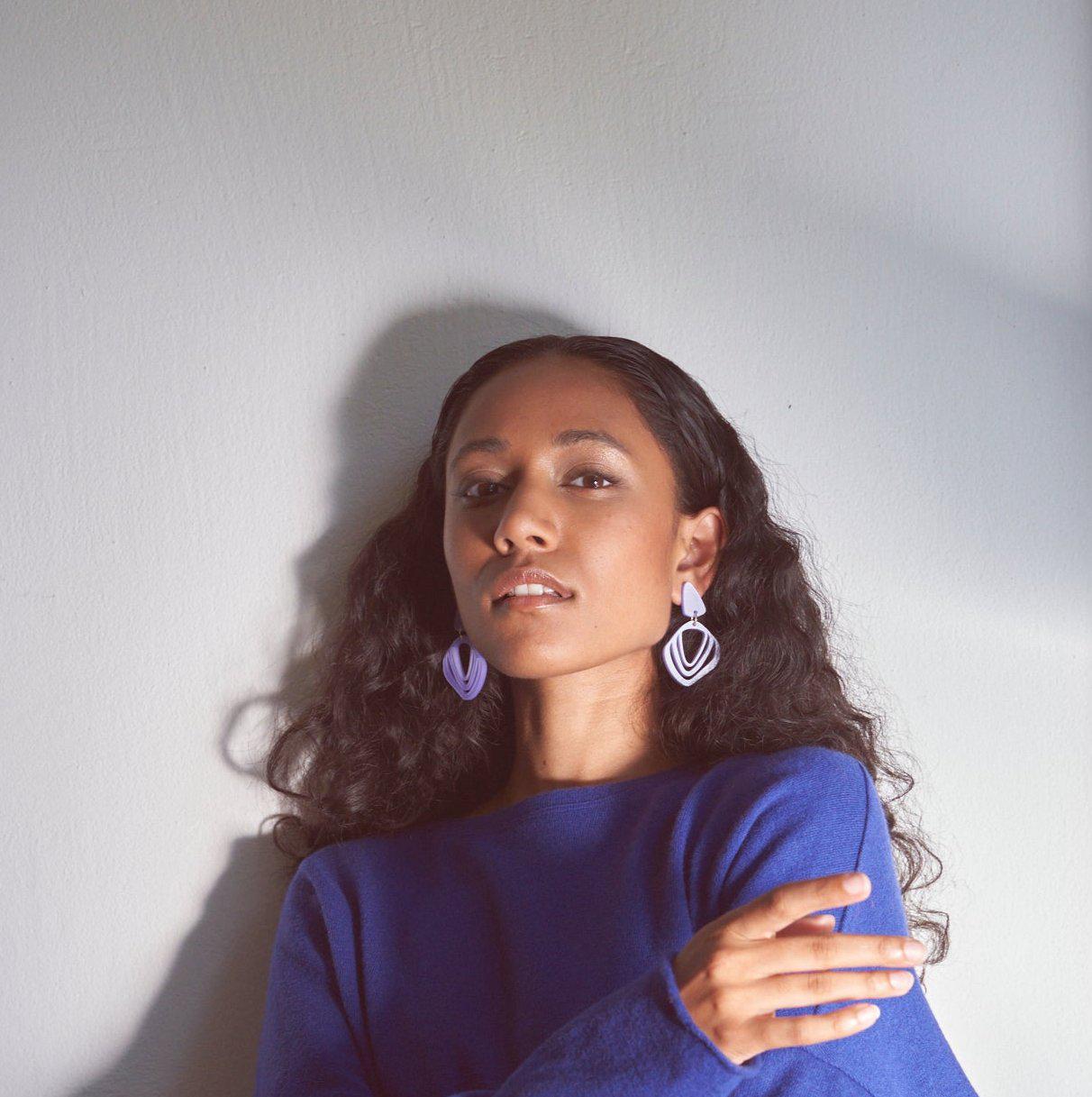 Iluska - pearly lavender-Veronica Antonucci-Veronica Antonucci-nachhaltige-statement-ohrringe-schweiz