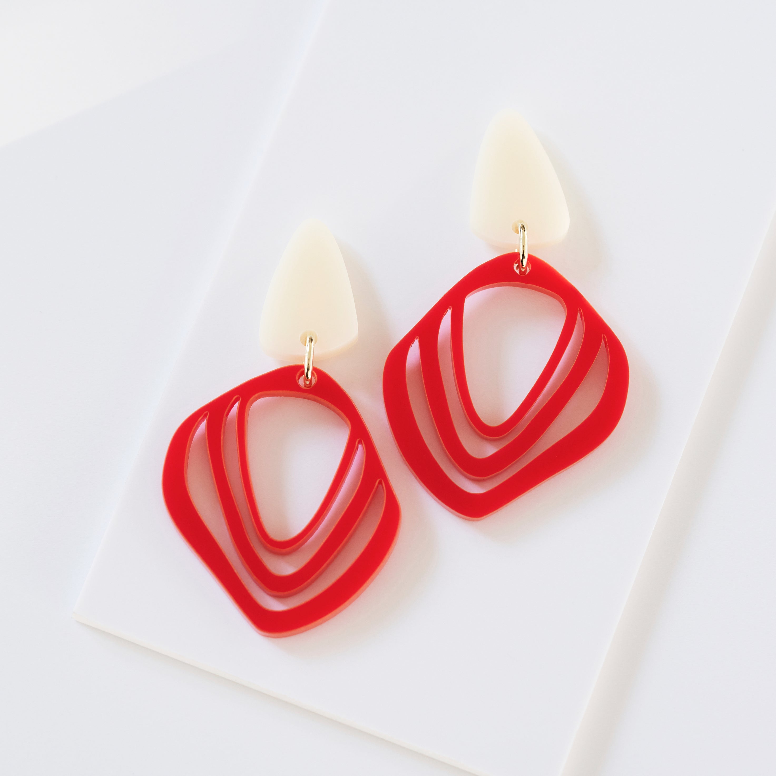 Iluska - poppy and cream-Veronica Antonucci-Veronica Antonucci-nachhaltige-statement-ohrringe-schweiz