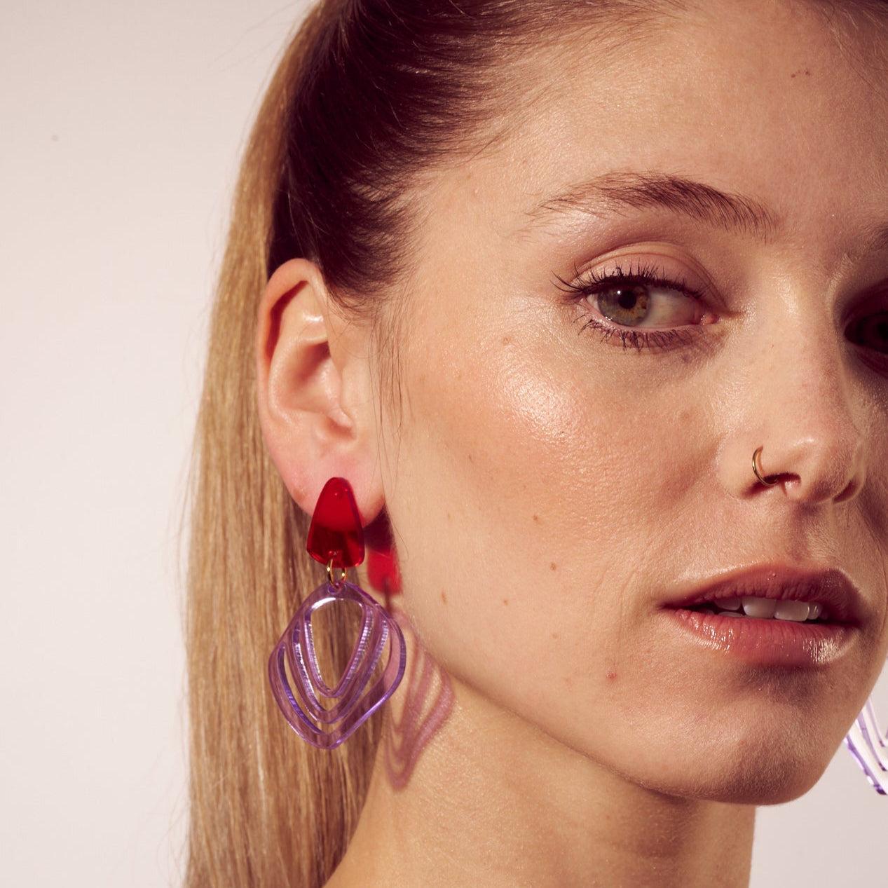 Iluska - wisteria & red-Veronica Antonucci-Veronica Antonucci-nachhaltige-statement-ohrringe-schweiz