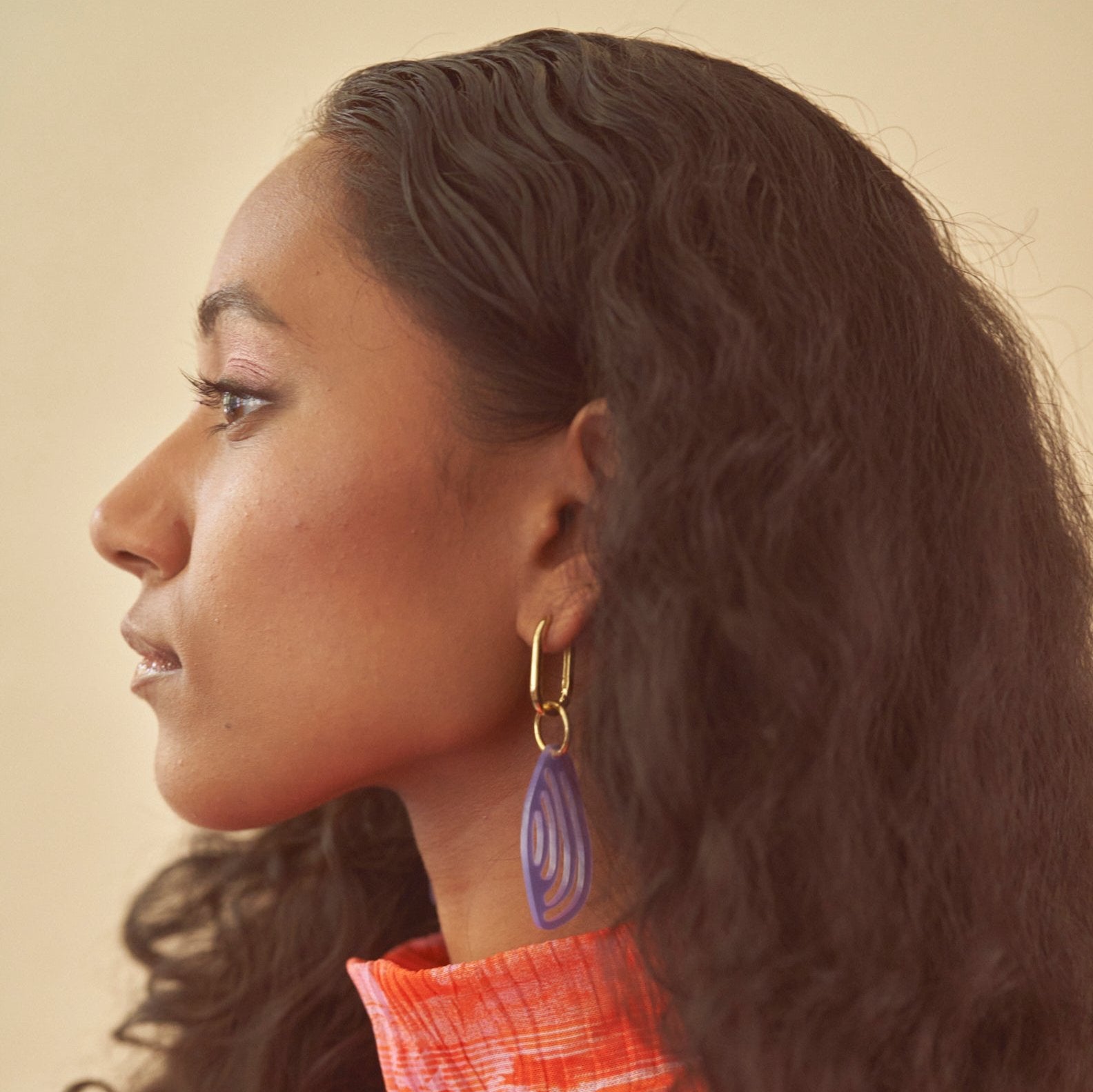 Kiana - pearly lavender-acrylic glass-Veronica Antonucci-Veronica Antonucci-nachhaltige-statement-ohrringe-schweiz