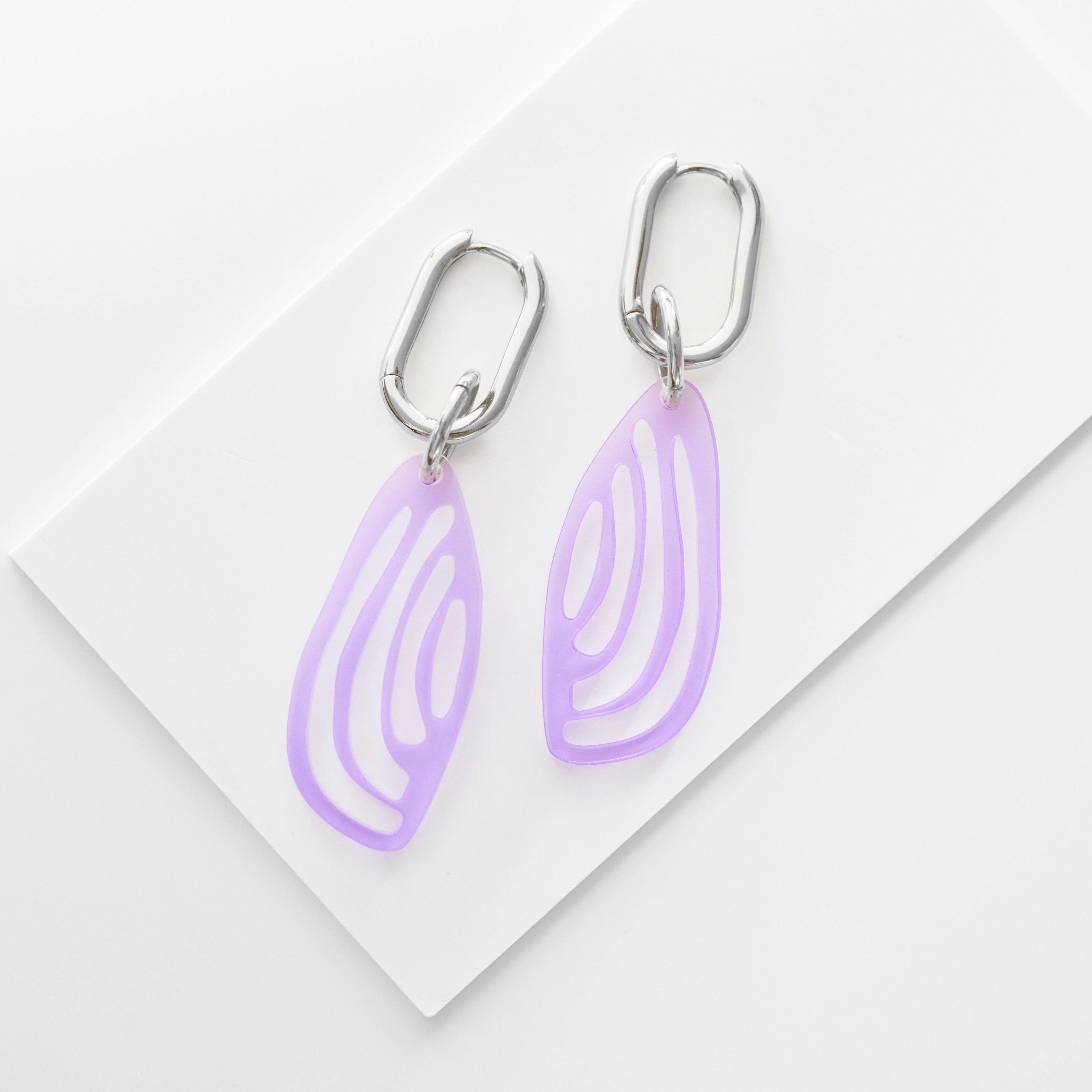 Kiana - wisteria-acrylic glass-Veronica Antonucci-Silber Kreole-Veronica Antonucci-nachhaltige-statement-ohrringe-schweiz