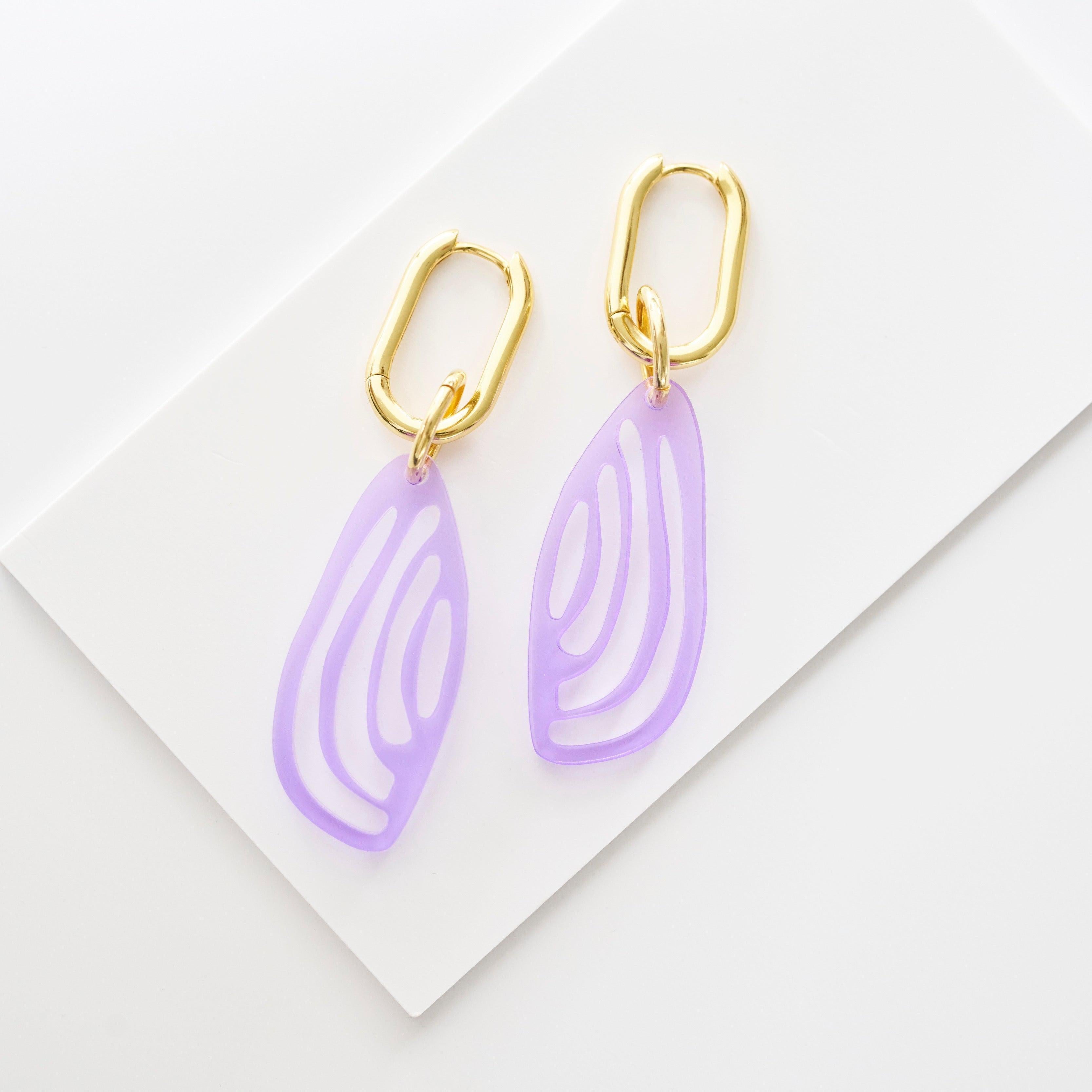 Kiana - wisteria-acrylic glass-Veronica Antonucci-Vergoldete Kreole-Veronica Antonucci-nachhaltige-statement-ohrringe-schweiz