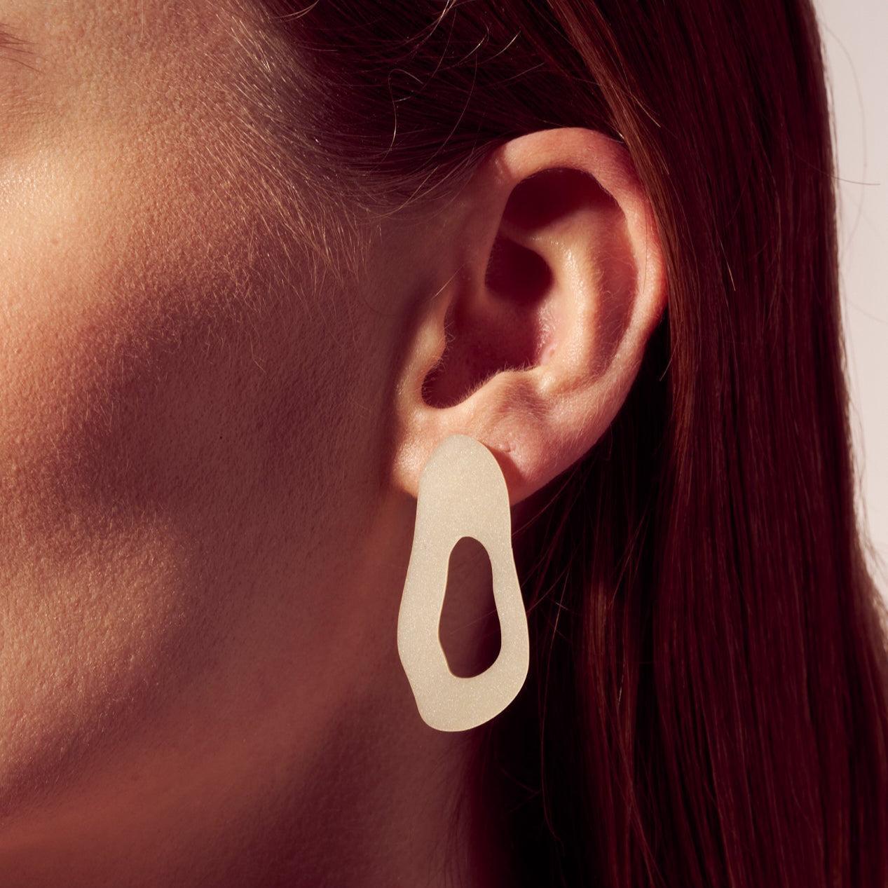 MINT-Veronica Antonucci-Veronica Antonucci-nachhaltige-statement-ohrringe-schweiz