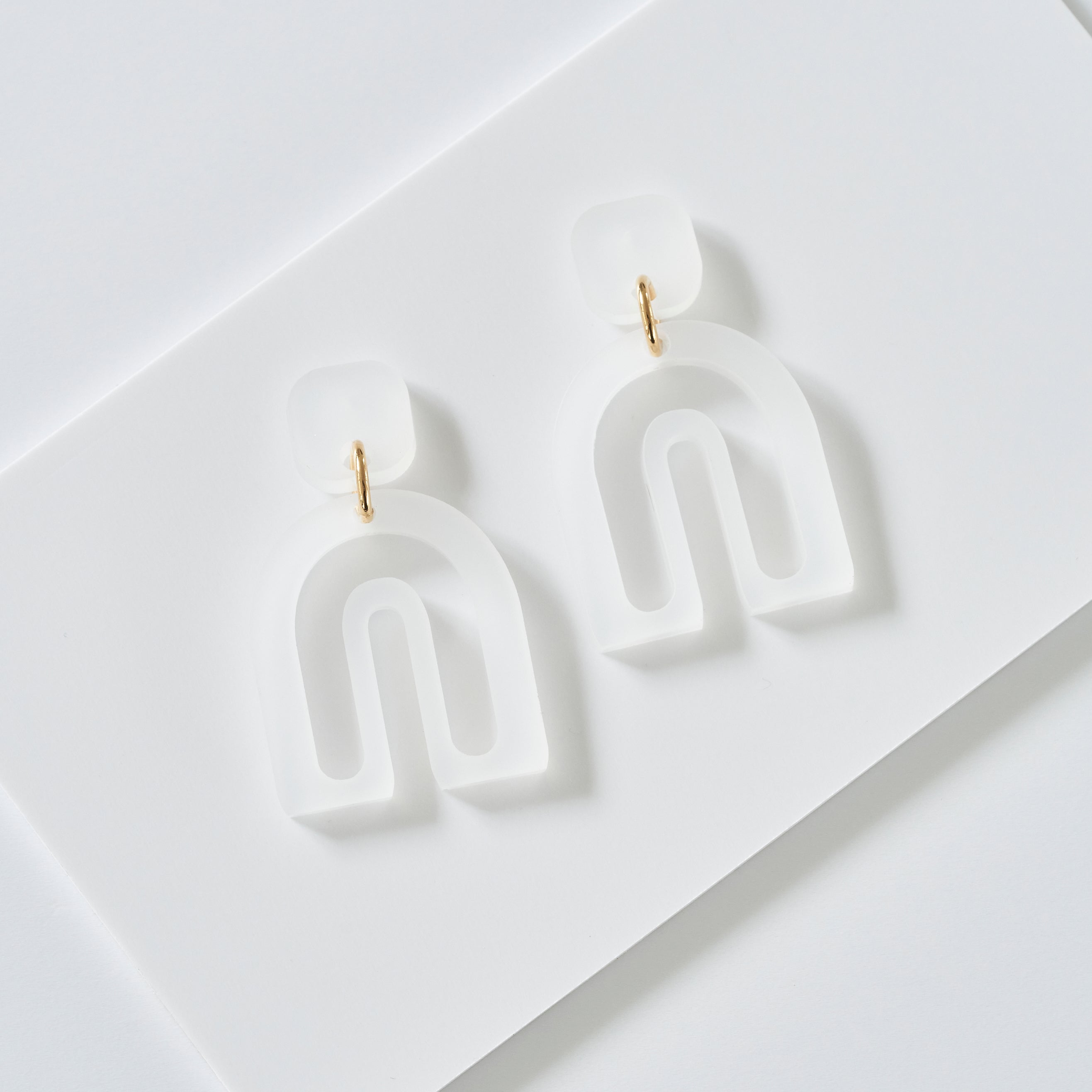 Pika - frosted white-Veronica Antonucci-Veronica Antonucci-nachhaltige-statement-ohrringe-schweiz