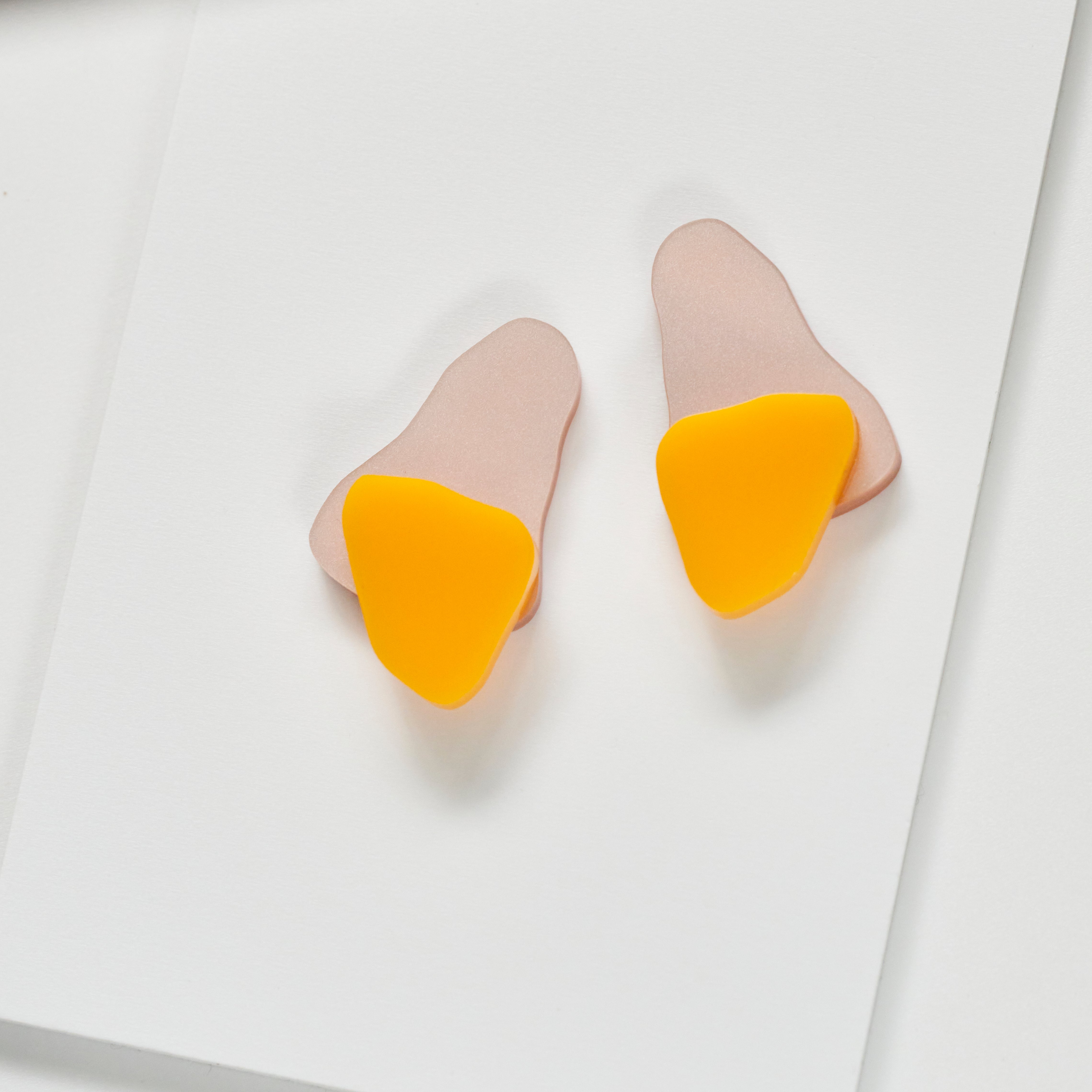 Salt-acrylic glass-Veronica Antonucci-Pearly Rose & yellow-Veronica Antonucci-nachhaltige-statement-ohrringe-schweiz