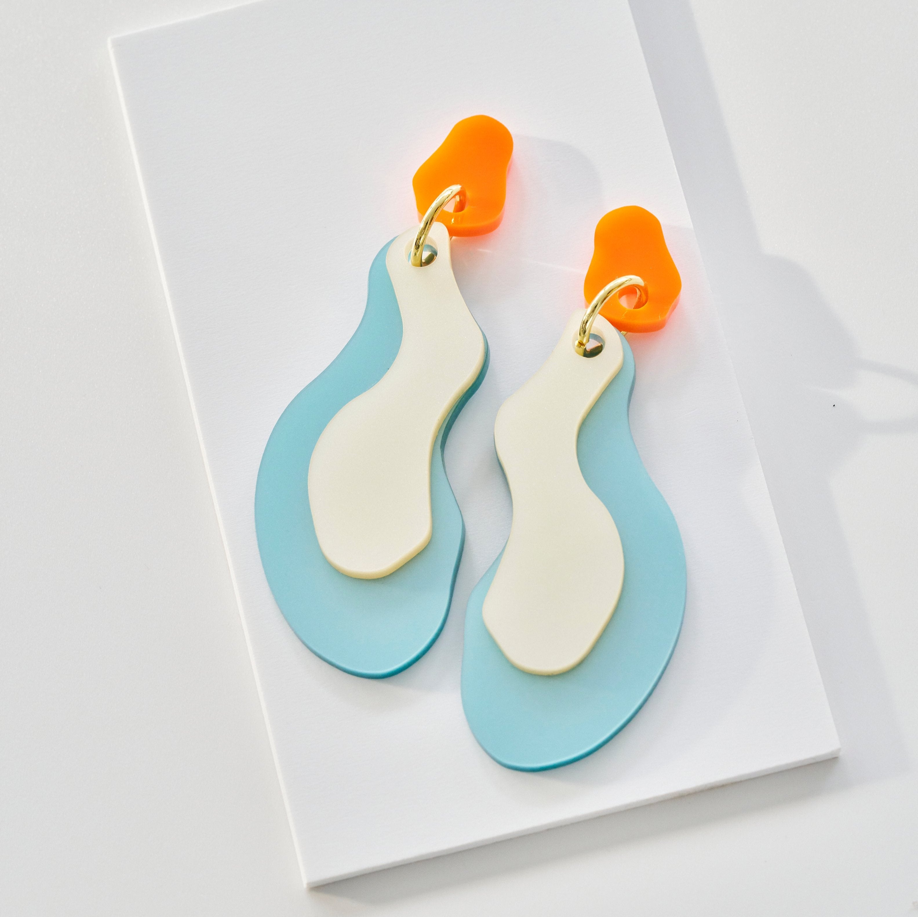 Waterlove-acrylic glass-Veronica Antonucci-pearly blue-Veronica Antonucci-nachhaltige-statement-ohrringe-schweiz