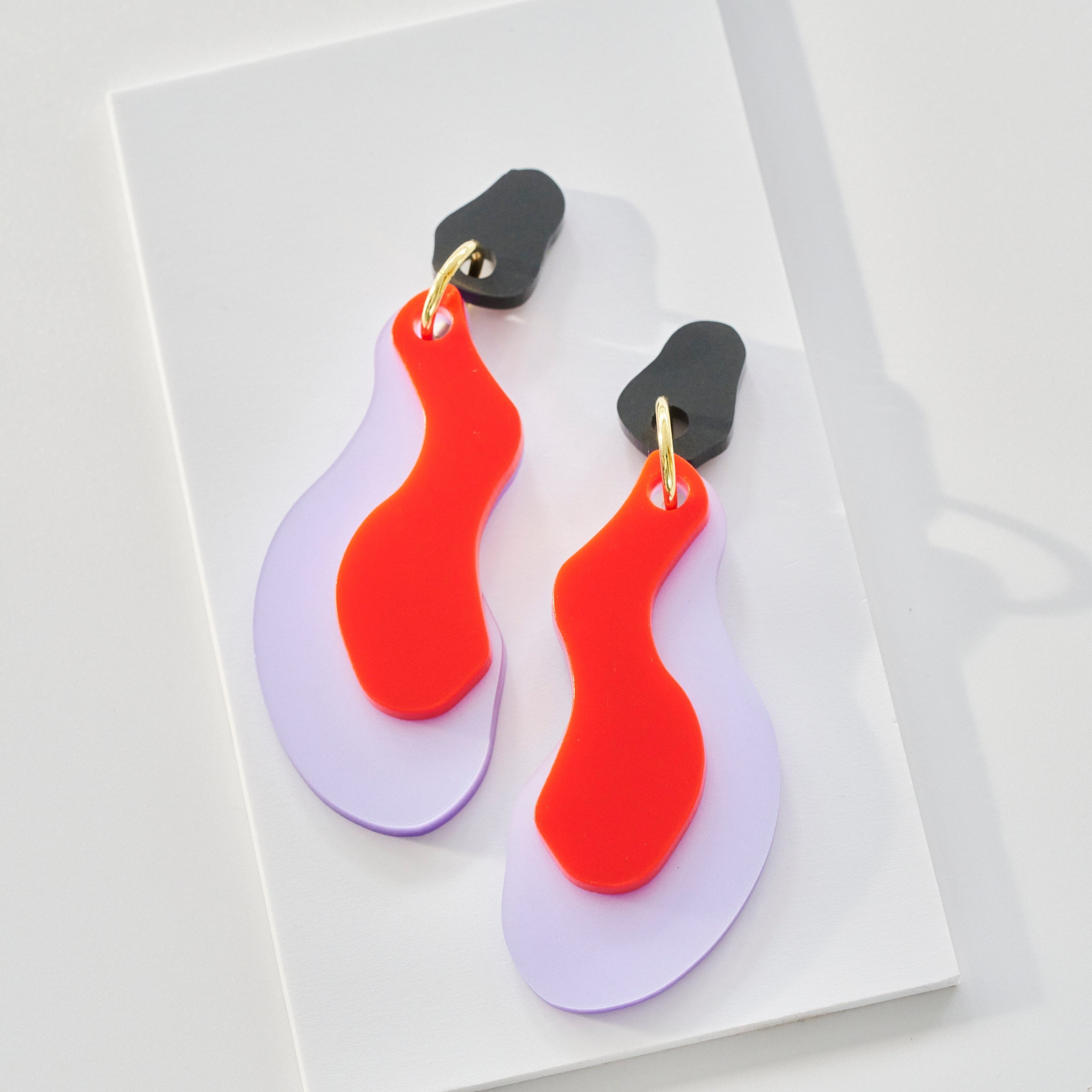 Waterlove-acrylic glass-Veronica Antonucci-pearly lavender-Veronica Antonucci-nachhaltige-statement-ohrringe-schweiz